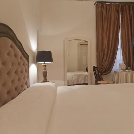 Piazza Venezia Le ترييستي