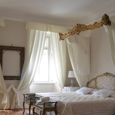 Guest house Piazza Venezia Le 4*