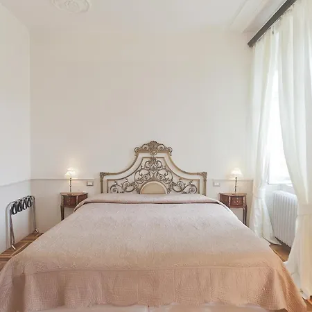 Πανσιόν Piazza Venezia Le 4*