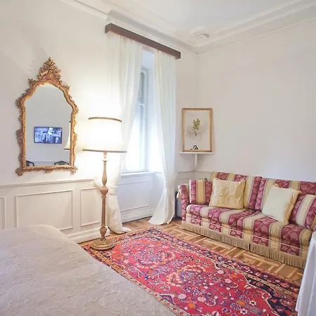 Piazza Venezia Le Πανσιόν