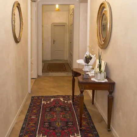 Piazza Venezia Le بيت ضيافة 4*